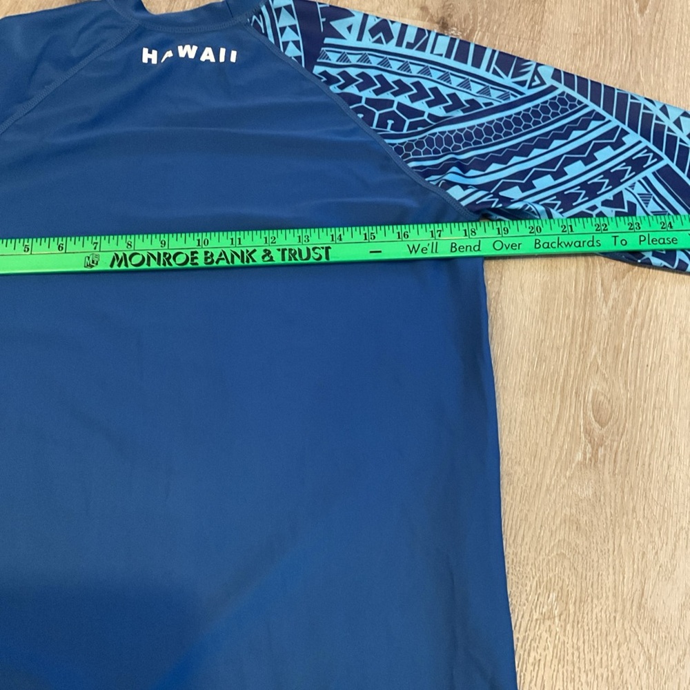 Hawaii Lea - Blue Long Sleeve Rash Guard with Tribal Print - Ladies Size Small - Picture 9 of 13